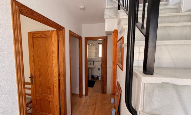 Herverkoop - Rijwoning -
El Raso