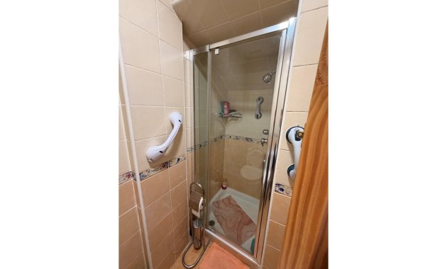 Herverkoop - Rijwoning -
El Raso