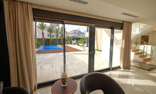 Neue Gebäude - Freistehend / Villa -
Torrevieja