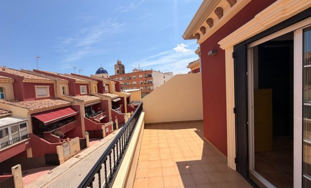 Herverkoop - Rijwoning -
Catral - pueblo