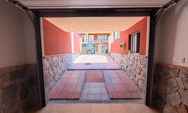 Herverkoop - Rijwoning -
Catral - pueblo