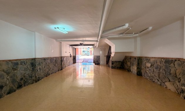 Herverkoop - Rijwoning -
Catral - pueblo