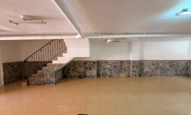 Herverkoop - Rijwoning -
Catral - pueblo