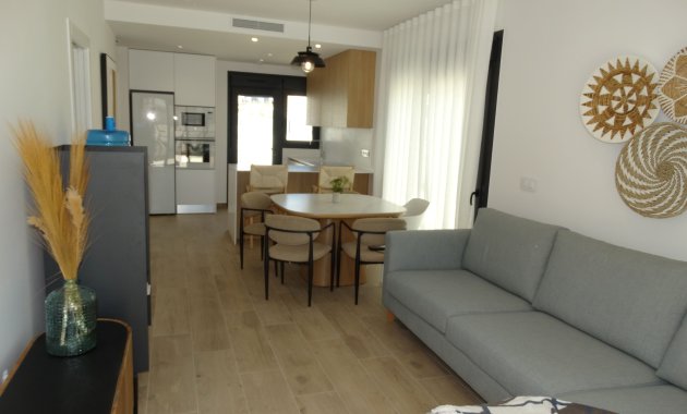 Neue Gebäude - Hochbungalow -
Pilar de la Horadada