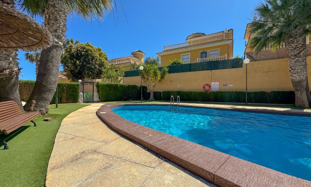 Herverkoop - Bungalow -
Orihuela Costa - Villamartín
