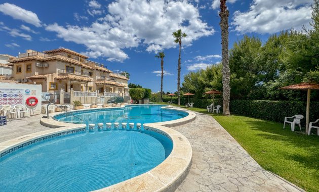 Herverkoop - Geschakelde Villa -
Orihuela Costa - La Zenia