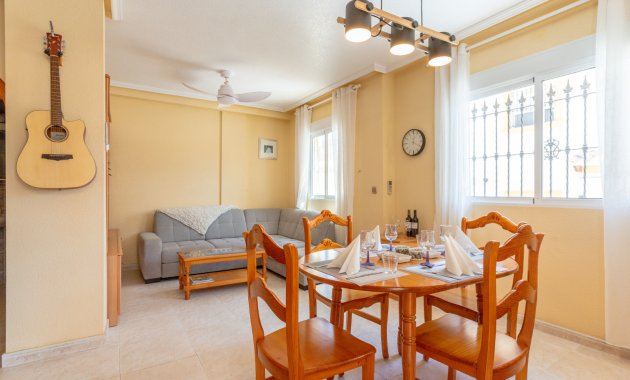Herverkoop - Geschakelde Villa -
Orihuela Costa - La Zenia