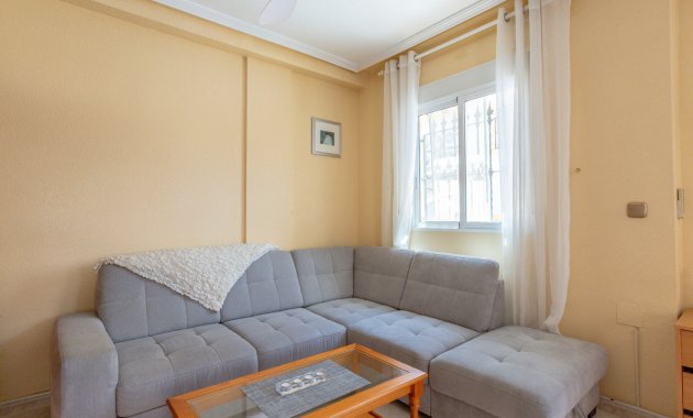 Herverkoop - Geschakelde Villa -
Orihuela Costa - La Zenia