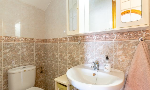 Herverkoop - Geschakelde Villa -
Orihuela Costa - La Zenia