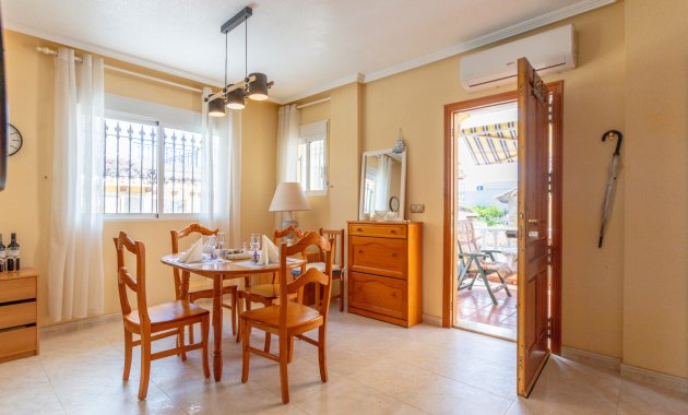 Herverkoop - Geschakelde Villa -
Orihuela Costa - La Zenia