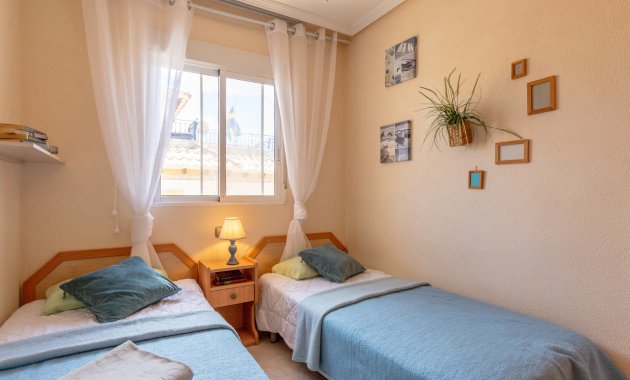 Herverkoop - Geschakelde Villa -
Orihuela Costa - La Zenia