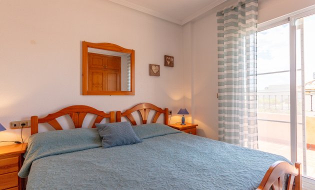 Herverkoop - Geschakelde Villa -
Orihuela Costa - La Zenia