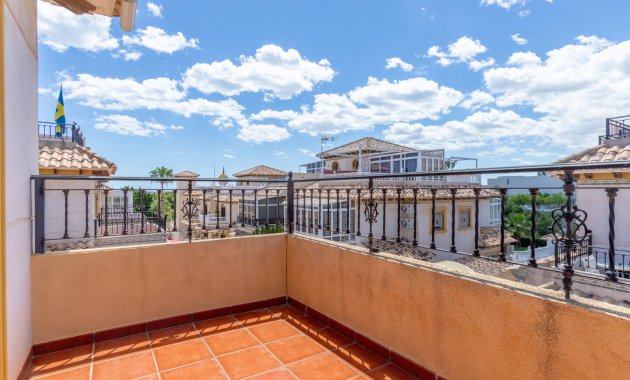 Herverkoop - Geschakelde Villa -
Orihuela Costa - La Zenia