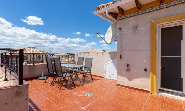 Herverkoop - Geschakelde Villa -
Orihuela Costa - La Zenia
