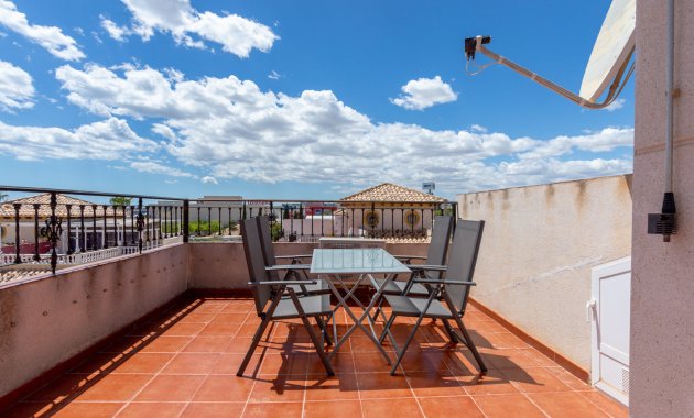 Herverkoop - Geschakelde Villa -
Orihuela Costa - La Zenia