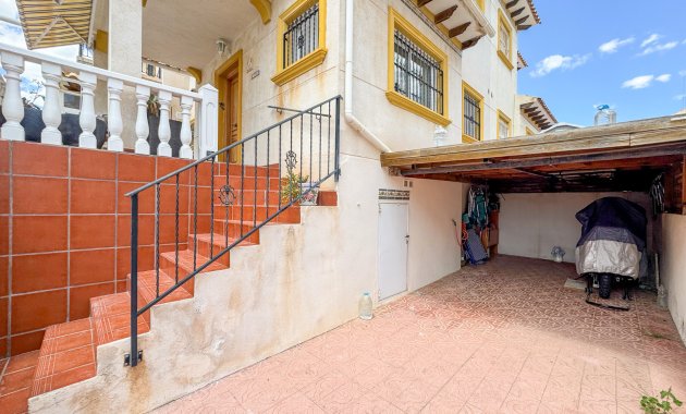 Herverkoop - Geschakelde Villa -
Orihuela Costa - La Zenia