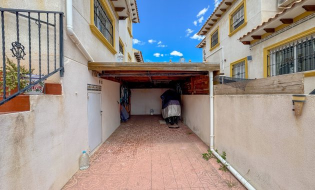 Herverkoop - Geschakelde Villa -
Orihuela Costa - La Zenia