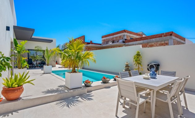 Herverkoop - Vrijstaande woning / Villa -
Daya Nueva - Costa Blanca South