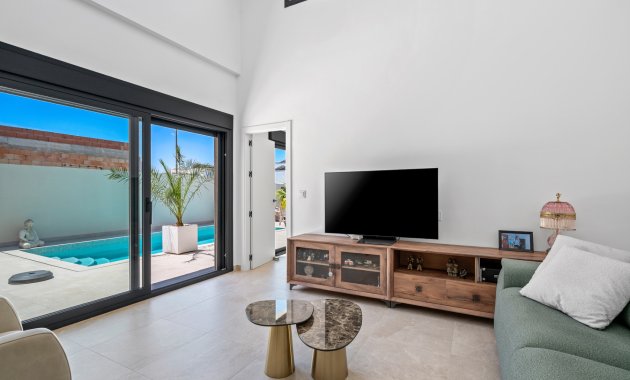 Herverkoop - Vrijstaande woning / Villa -
Daya Nueva - Costa Blanca South