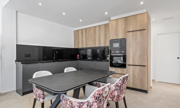 Herverkoop - Vrijstaande woning / Villa -
Daya Nueva - Costa Blanca South