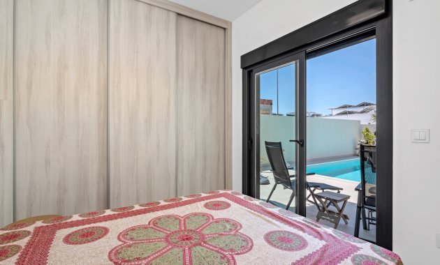 Herverkoop - Vrijstaande woning / Villa -
Daya Nueva - Costa Blanca South