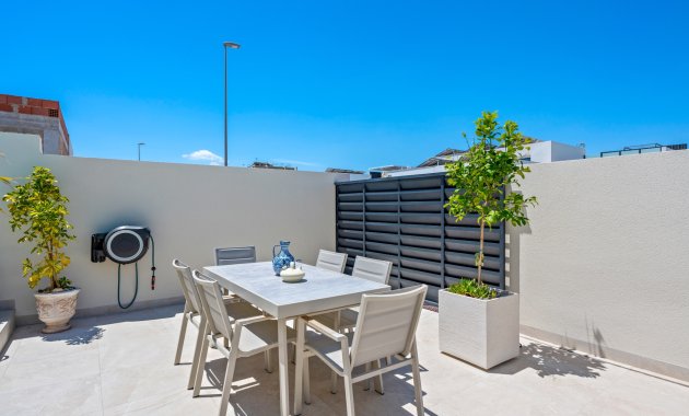 Herverkoop - Vrijstaande woning / Villa -
Daya Nueva - Costa Blanca South