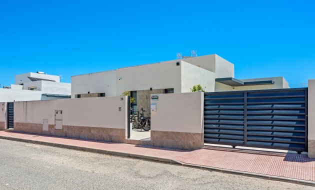 Herverkoop - Vrijstaande woning / Villa -
Daya Nueva - Costa Blanca South