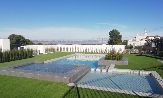 Neue Gebäude - Bungalow - Erdgeschosswohnung -
Torrevieja