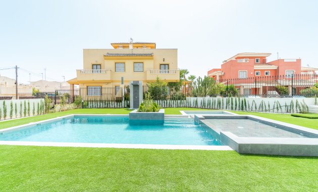 Neue Gebäude - Hochbungalow -
Torrevieja