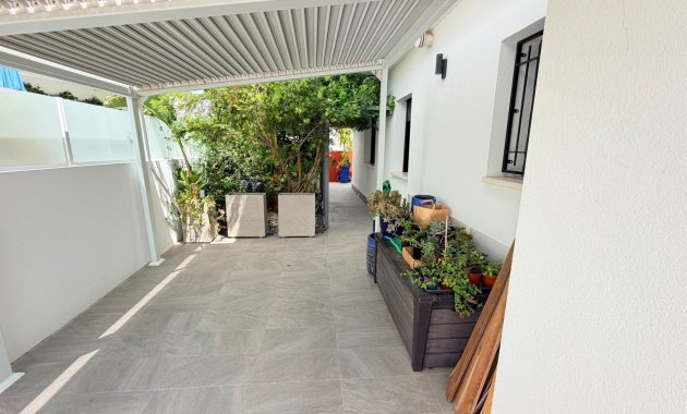 Herverkoop - Vrijstaande woning / Villa -
Los Montesinos - La Herrada