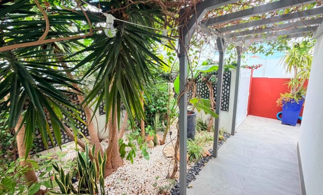 Herverkoop - Vrijstaande woning / Villa -
Los Montesinos - La Herrada