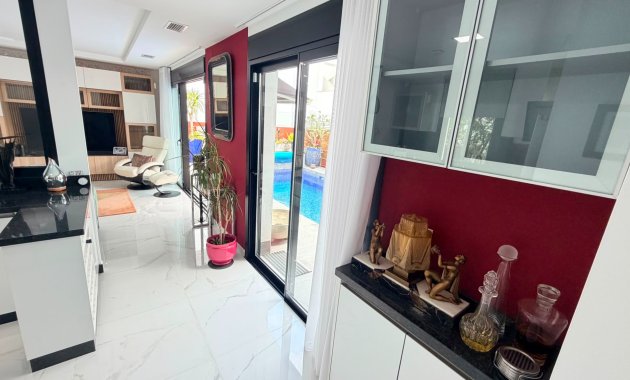 Herverkoop - Vrijstaande woning / Villa -
Los Montesinos - La Herrada