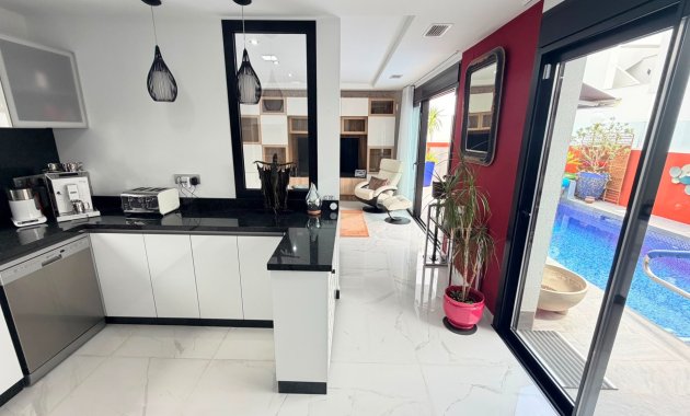 Herverkoop - Vrijstaande woning / Villa -
Los Montesinos - La Herrada