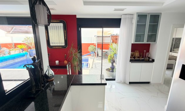 Herverkoop - Vrijstaande woning / Villa -
Los Montesinos - La Herrada