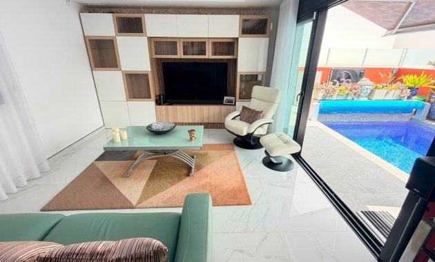 Herverkoop - Vrijstaande woning / Villa -
Los Montesinos - La Herrada