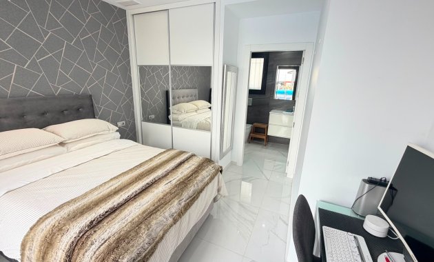Herverkoop - Vrijstaande woning / Villa -
Los Montesinos - La Herrada