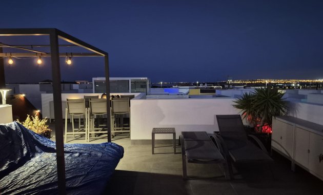 Herverkoop - Vrijstaande woning / Villa -
Los Montesinos - La Herrada
