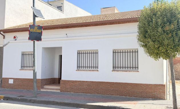 Revente - Mitoyenne -
Catral