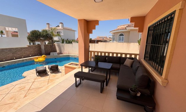Herverkoop - Vrijstaande woning / Villa -
Ciudad Quesada - Rojales - Urbanización Ciudad Quesada