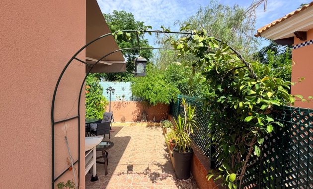 Herverkoop - Vrijstaande woning / Villa -
Los Montesinos - La Herrada