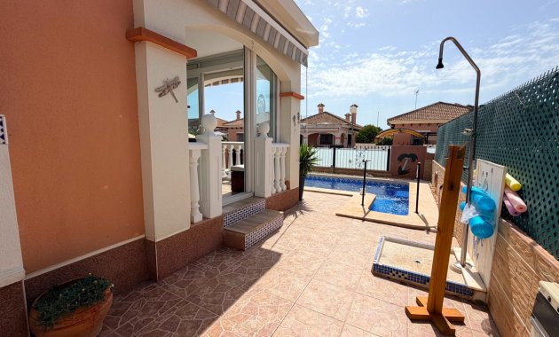 Herverkoop - Vrijstaande woning / Villa -
Los Montesinos - La Herrada