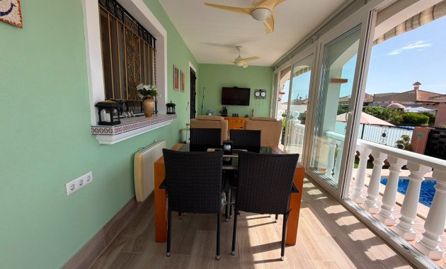 Herverkoop - Vrijstaande woning / Villa -
Los Montesinos - La Herrada