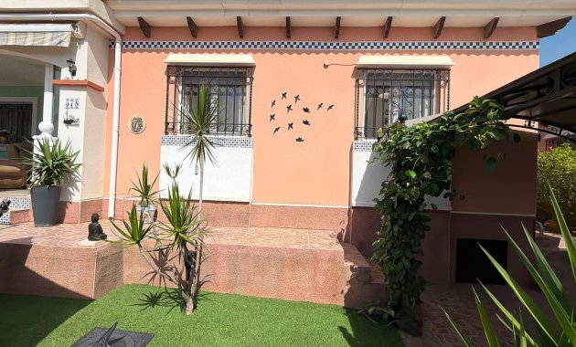 Herverkoop - Vrijstaande woning / Villa -
Los Montesinos - La Herrada