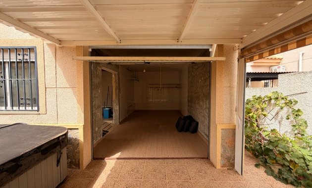 Herverkoop - Vrijstaande woning / Villa -
Benijofar - Benimar