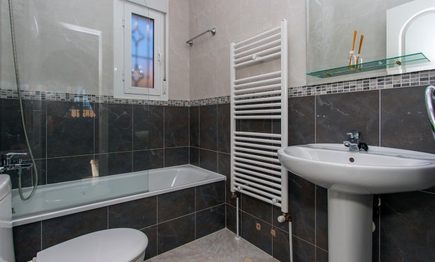 Herverkoop - Vrijstaande woning / Villa -
Ciudad Quesada - Rojales - Pueblo