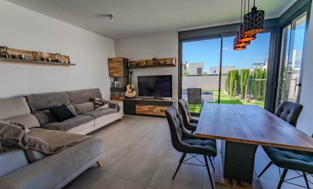 Herverkoop - Vrijstaande woning / Villa -
Benijofar