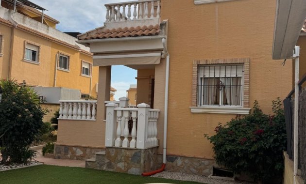 Herverkoop - Rijwoning -
Ciudad Quesada - Rojales - Doña Pepa