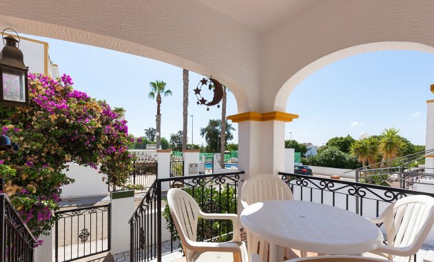 Herverkoop - Geschakelde Villa -
Orihuela - Vistabella Golf