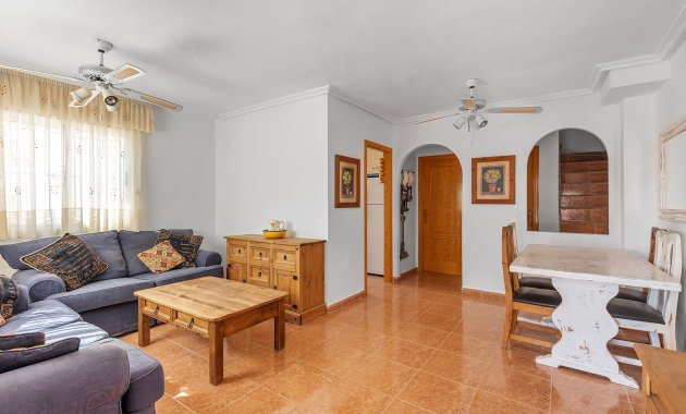 Herverkoop - Geschakelde Villa -
Orihuela - Vistabella Golf