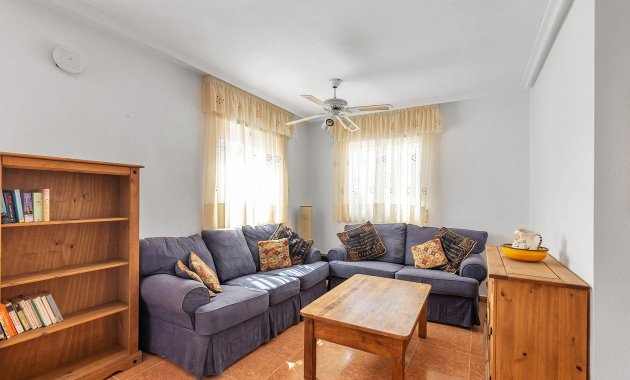 Herverkoop - Geschakelde Villa -
Orihuela - Vistabella Golf